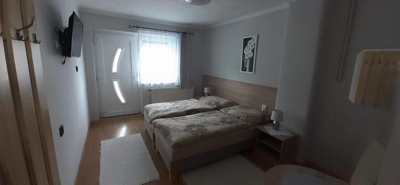 Hajnalka Vendeghaz Hotel Buk Bagian luar foto
