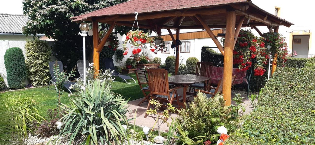 Hajnalka Vendeghaz Hotel Buk Bagian luar foto