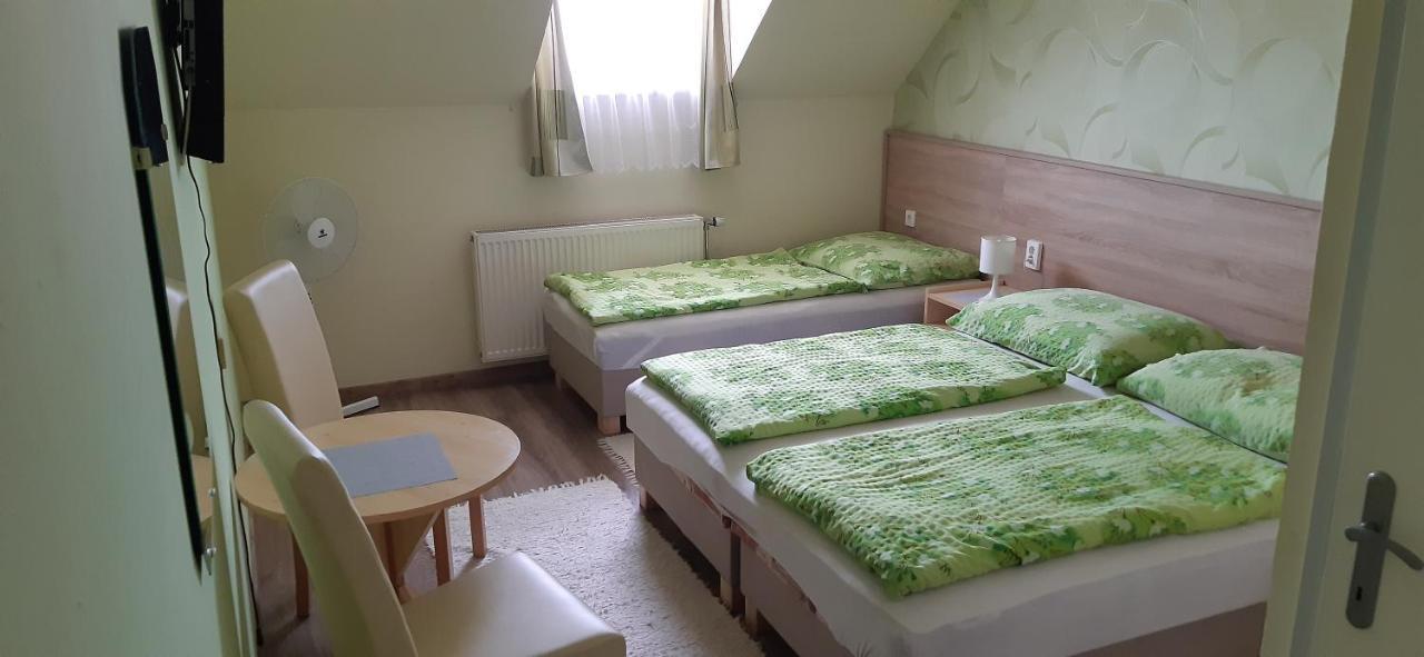 Hajnalka Vendeghaz Hotel Buk Bagian luar foto