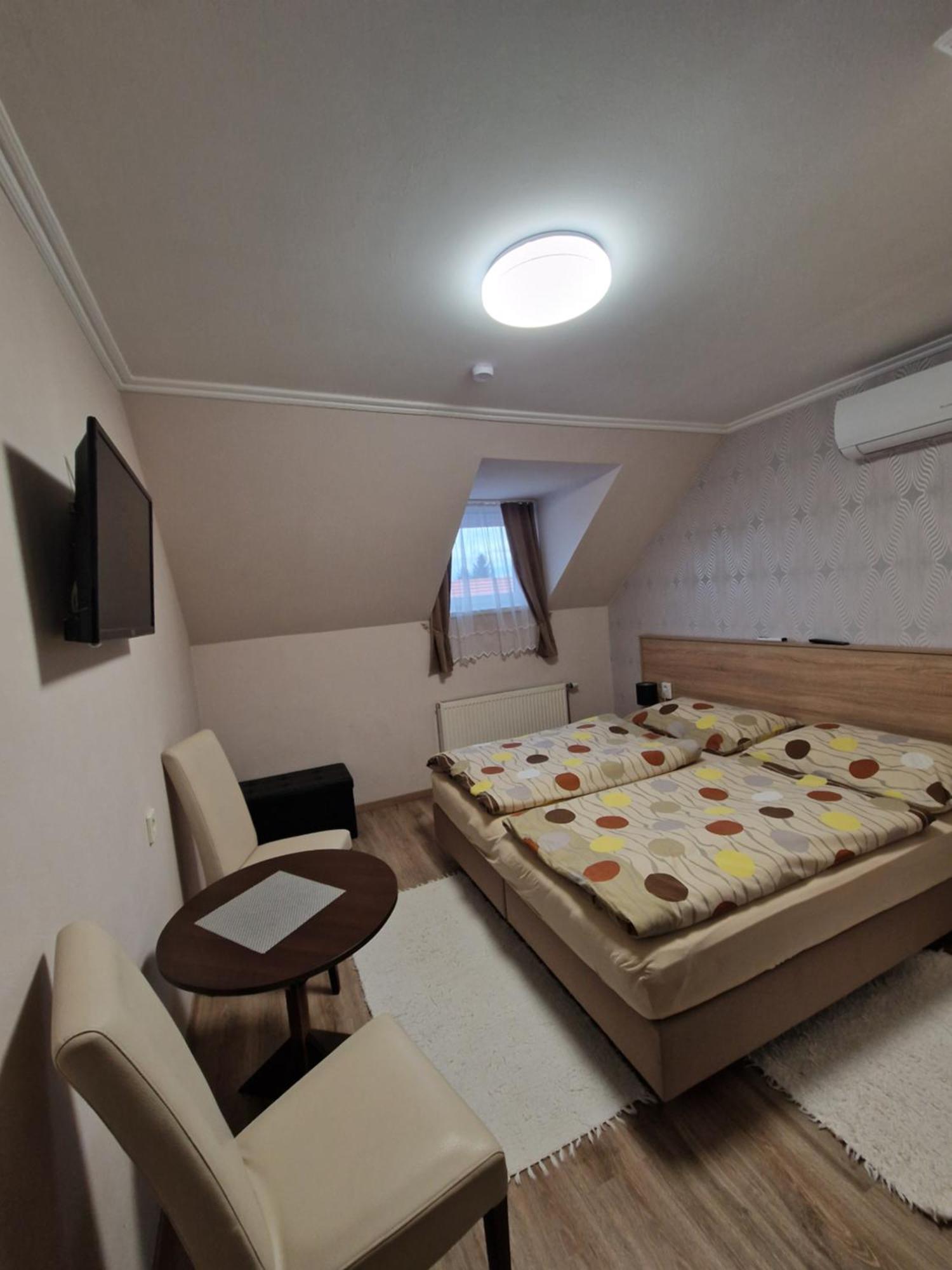 Hajnalka Vendeghaz Hotel Buk Bagian luar foto