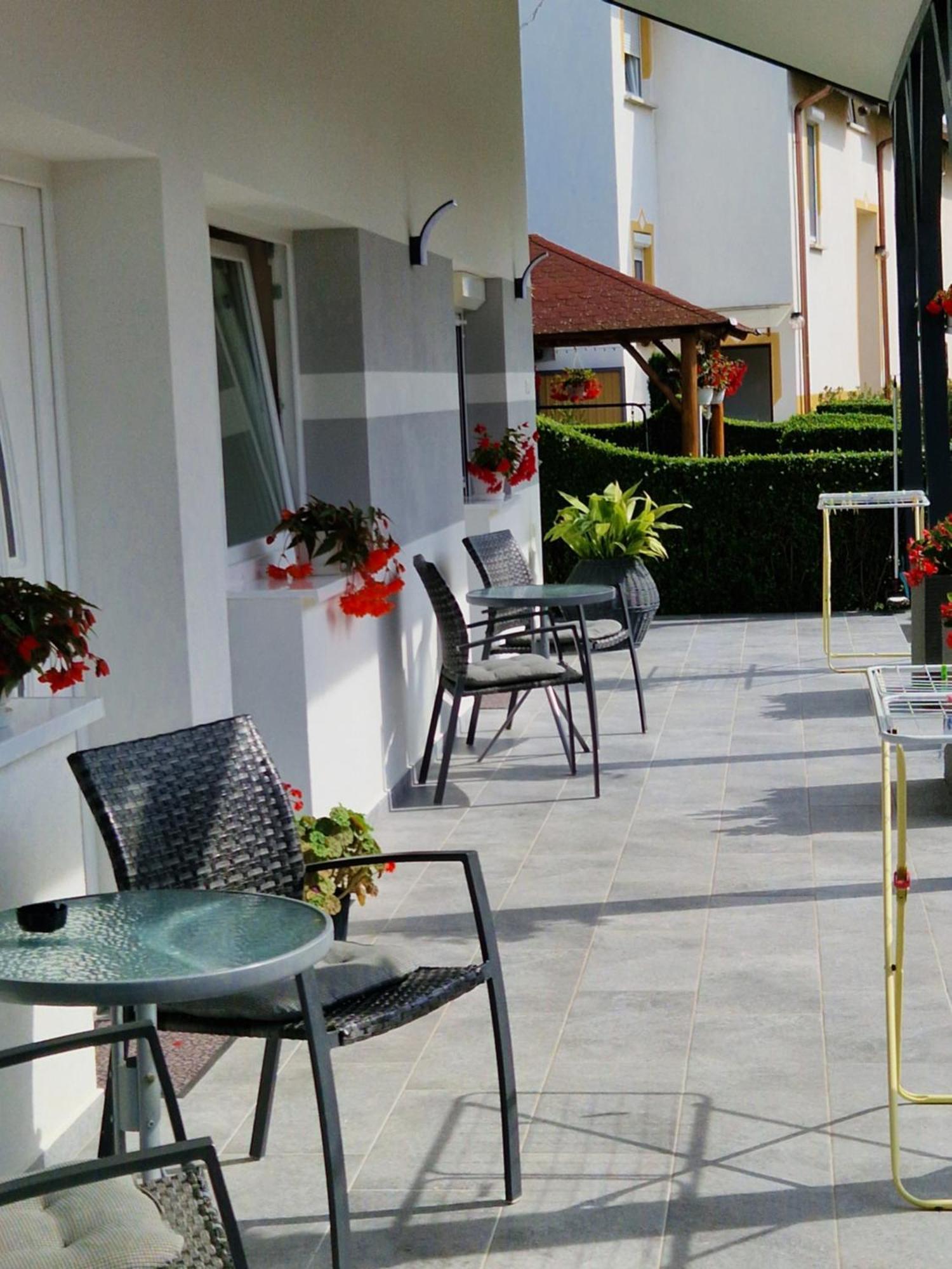 Hajnalka Vendeghaz Hotel Buk Bagian luar foto