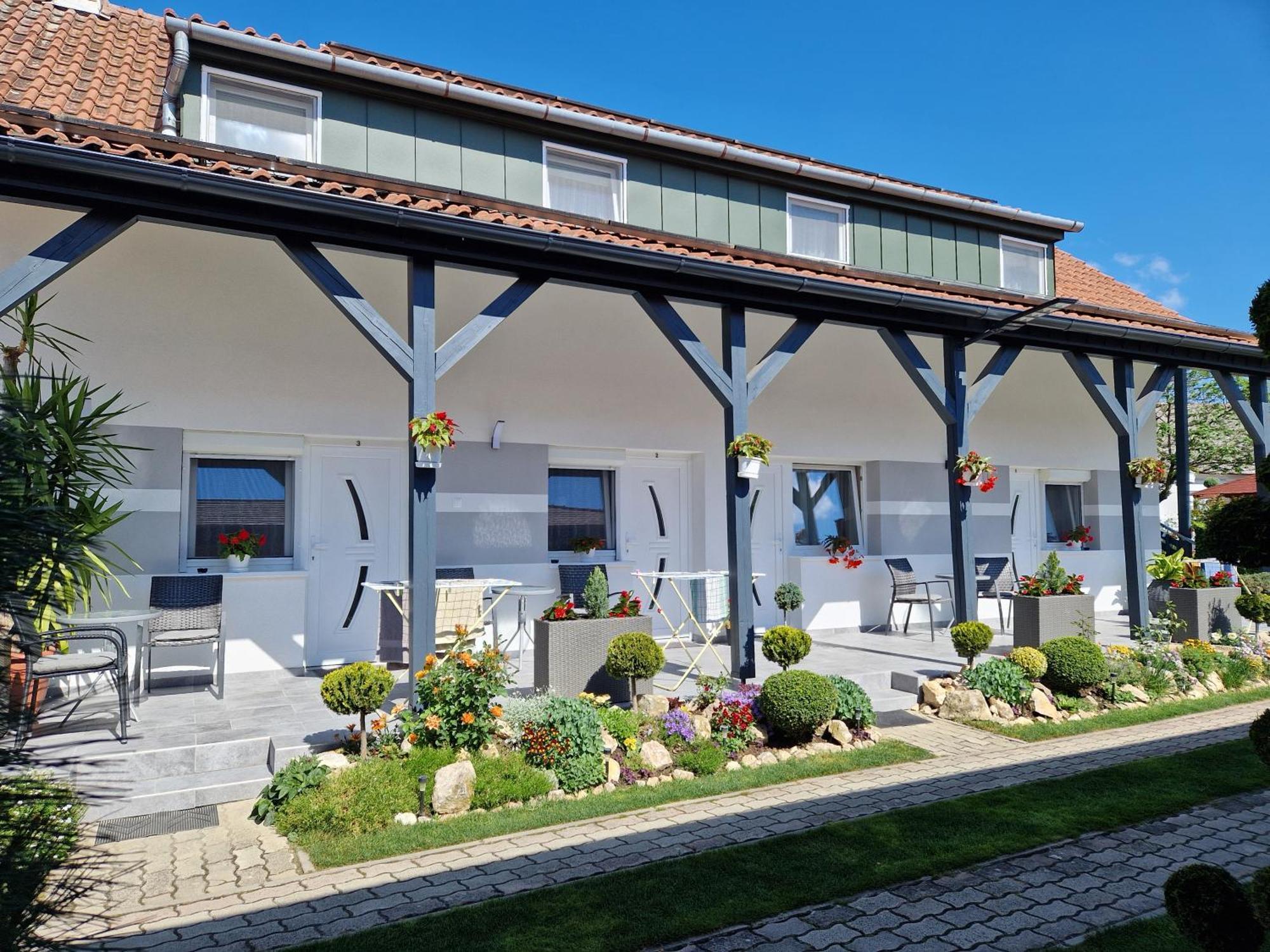 Hajnalka Vendeghaz Hotel Buk Bagian luar foto