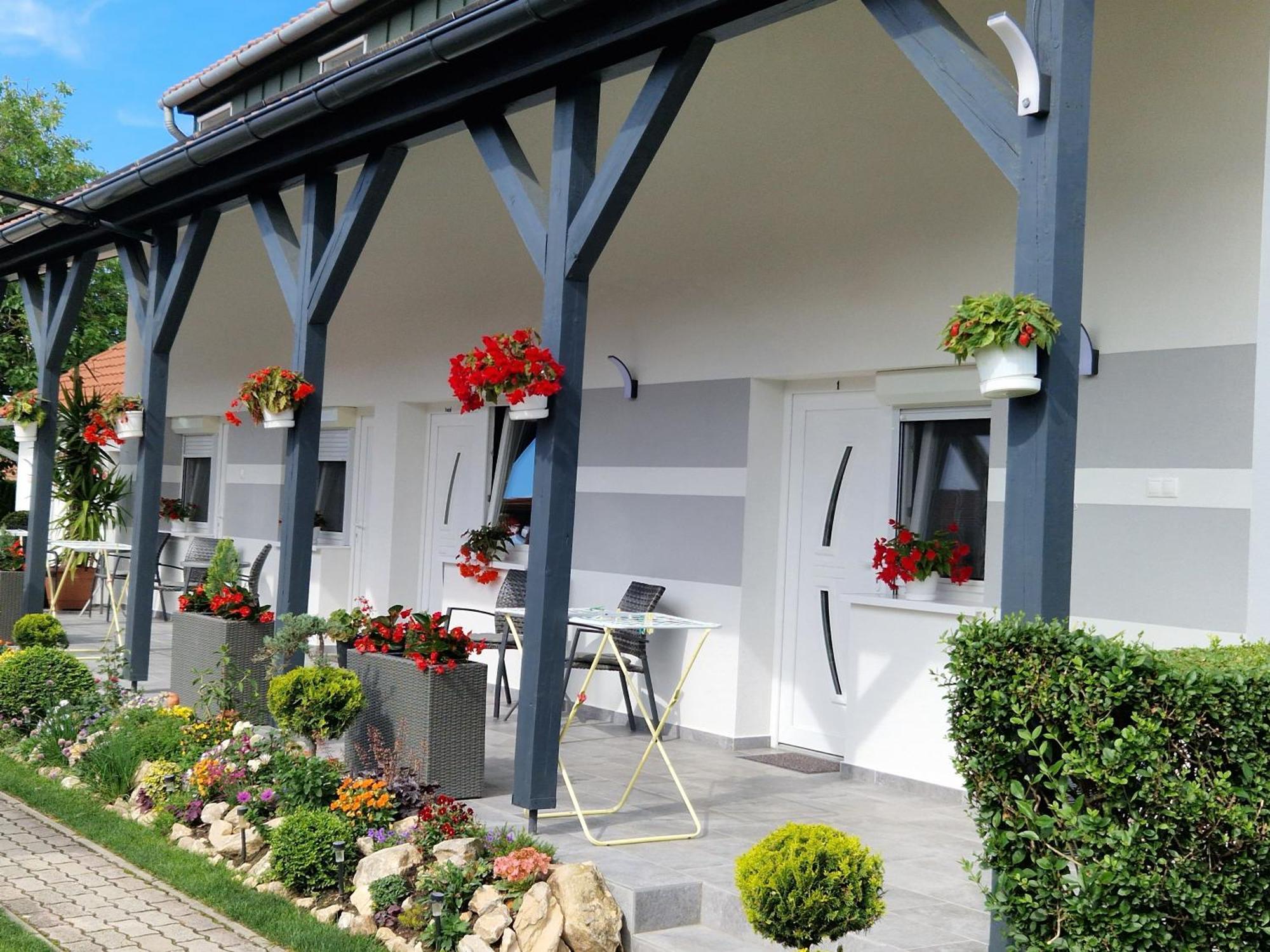 Hajnalka Vendeghaz Hotel Buk Bagian luar foto