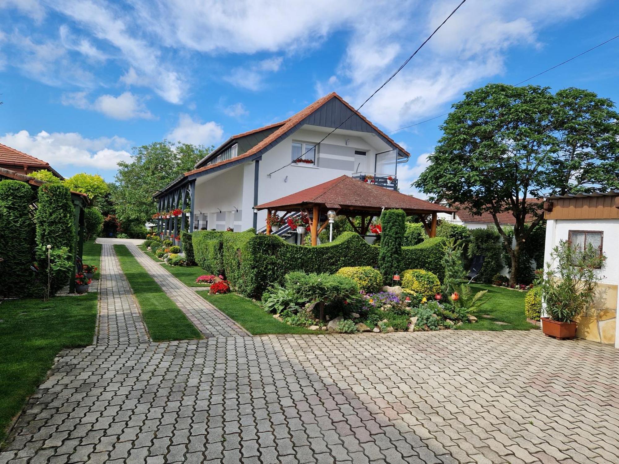 Hajnalka Vendeghaz Hotel Buk Bagian luar foto