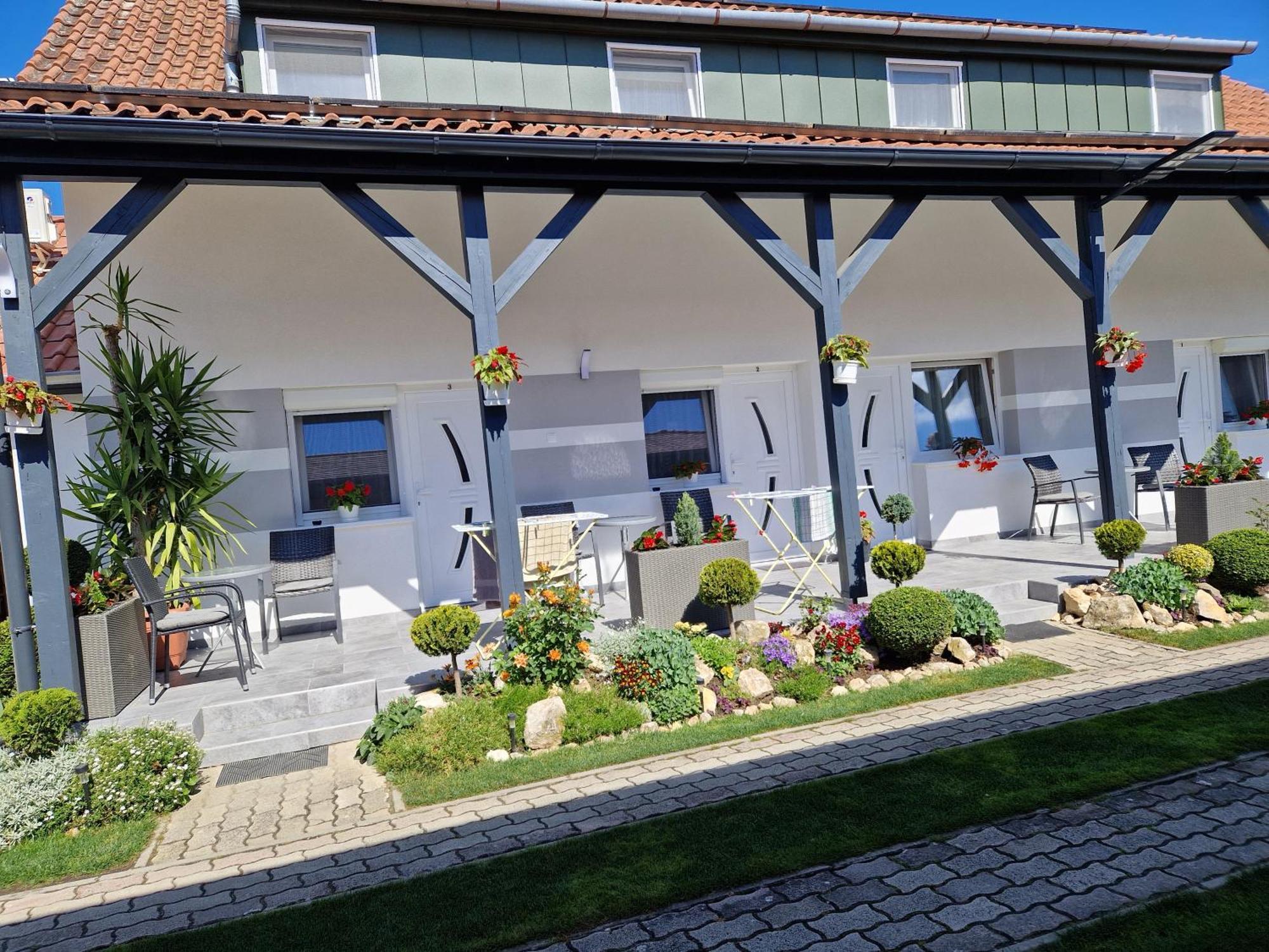 Hajnalka Vendeghaz Hotel Buk Bagian luar foto